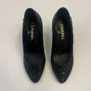 CHANEL Elegant Black Quilted Heels